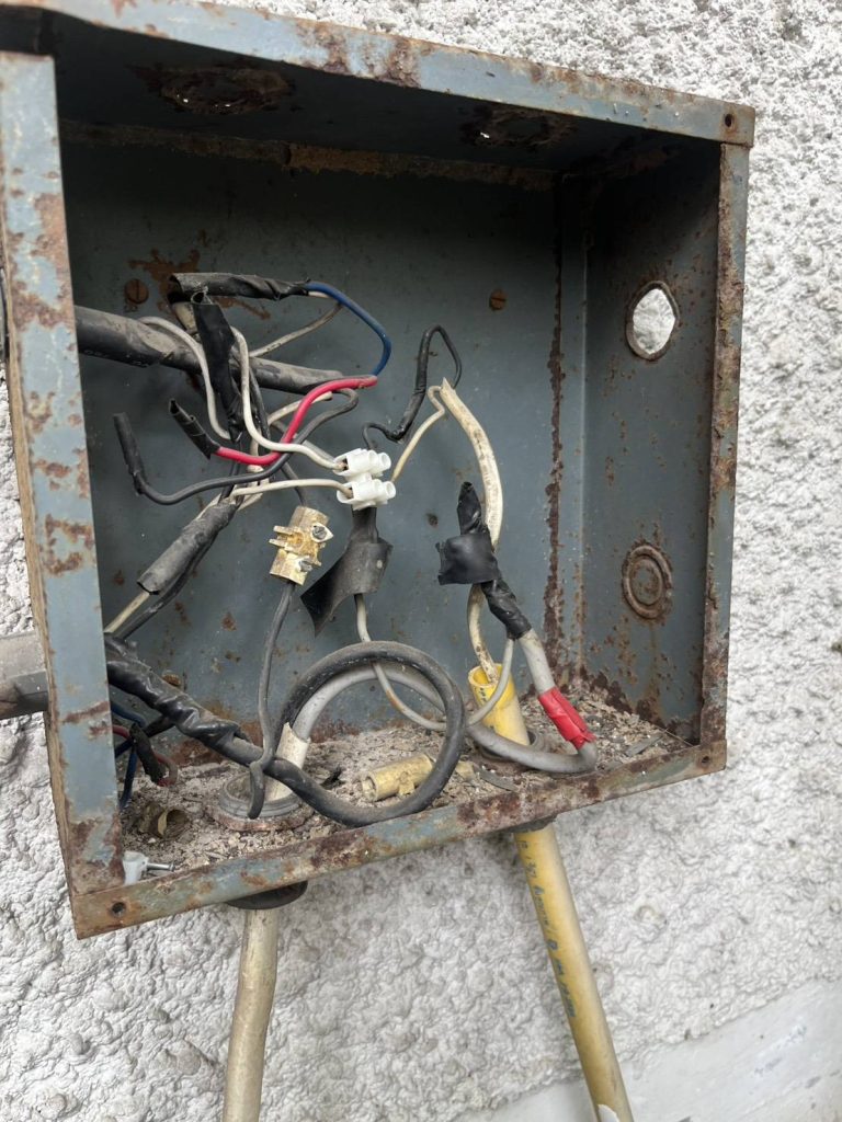 ตู้พักสายเก่า