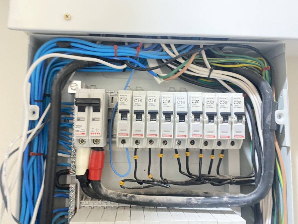 ตู้คอนซูมเมอร์