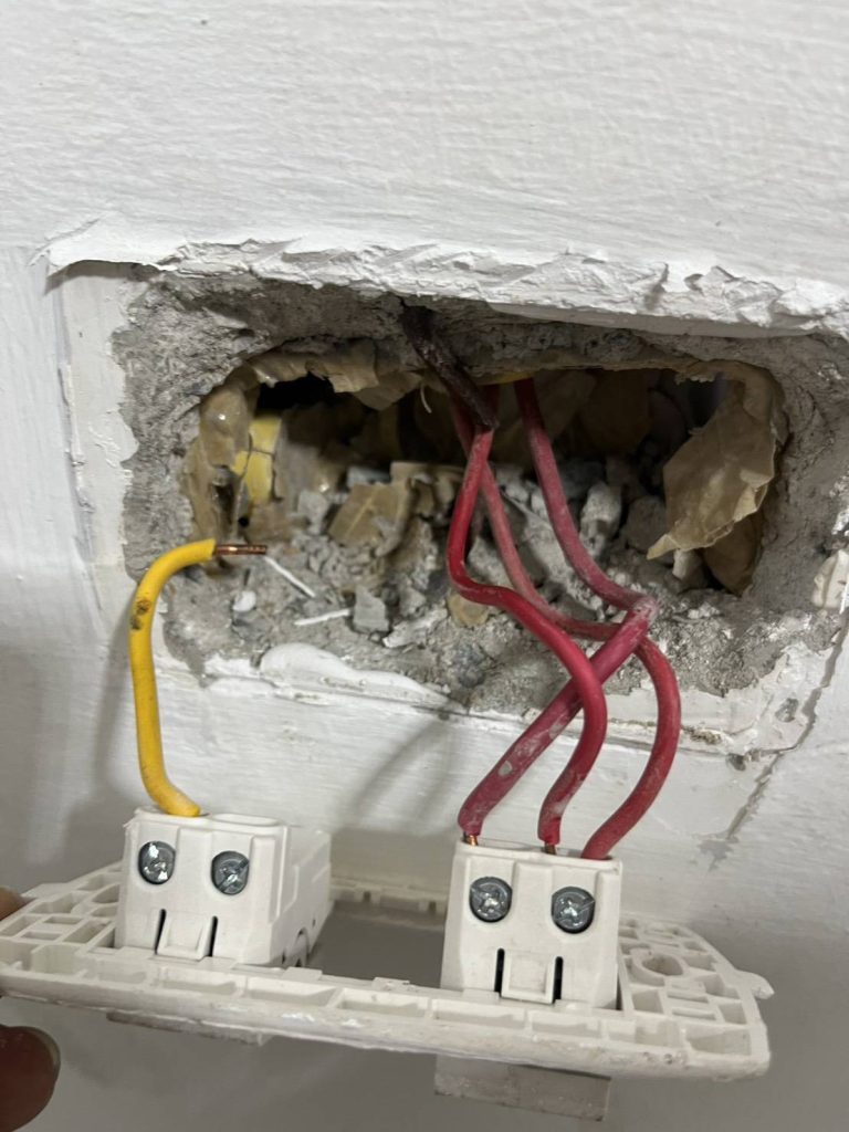 รื้อปลั๊กเช็กสายไฟ