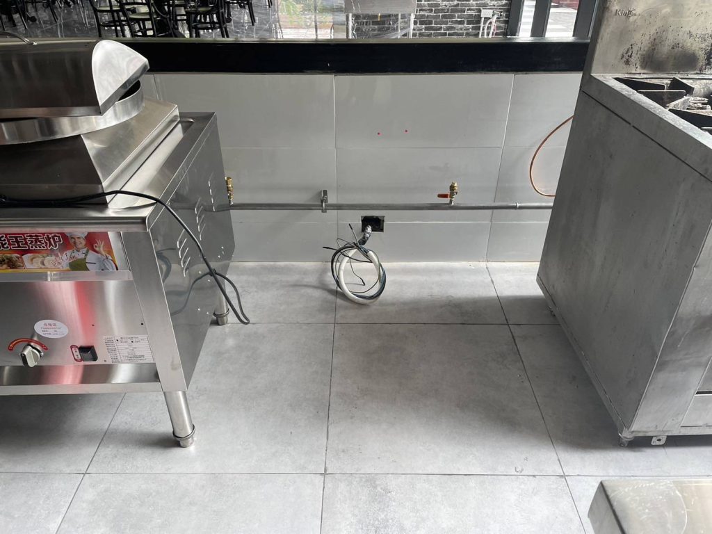 สายไฟรอติดตั้งปลั๊ก