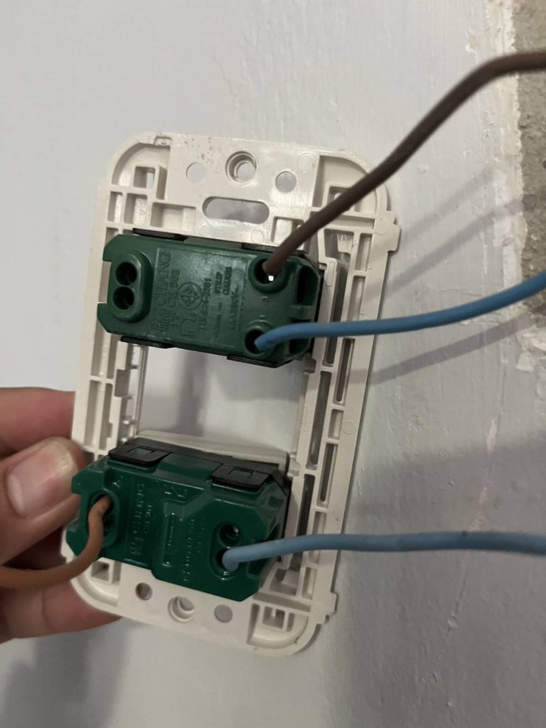 รื้อปลั๊กเช็กสายไฟ