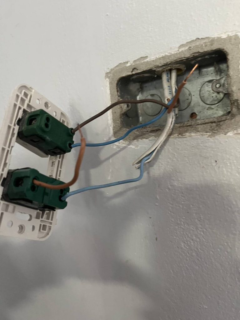 รื้อปลั๊กเช็กสายไฟ