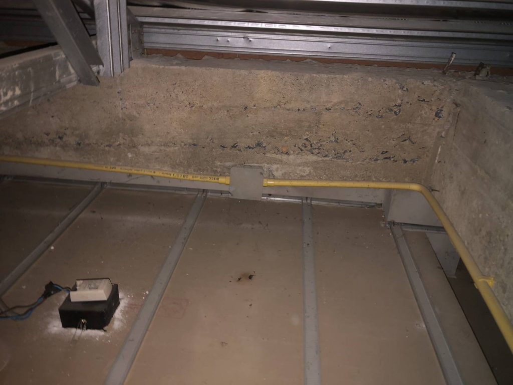 กล่องพักสายบนฝ้า