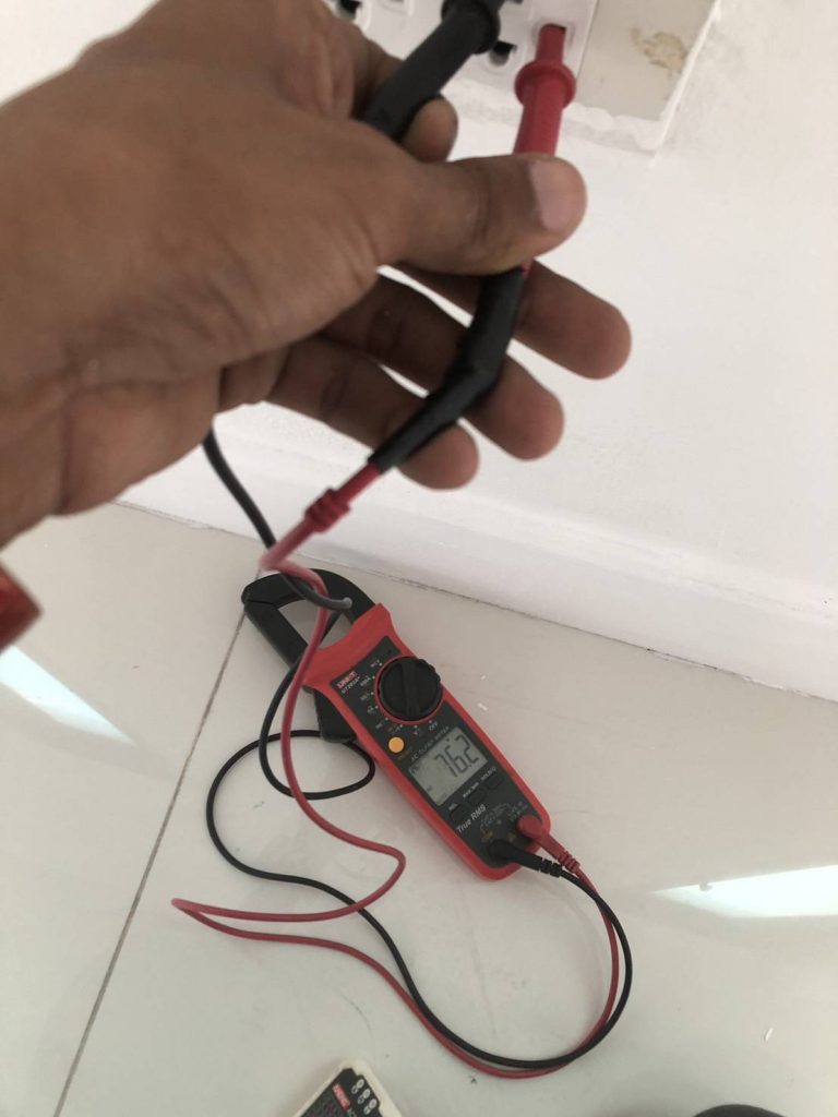 เช็กปลั๊กไฟ