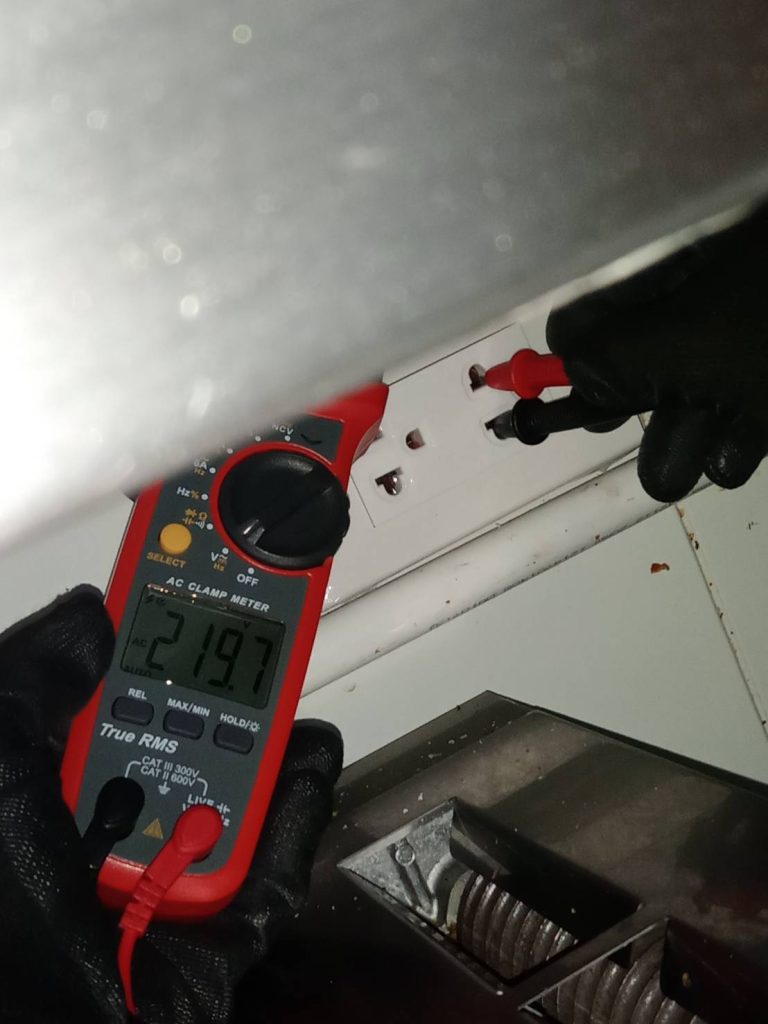 วัดไฟปลั๊กไฟ