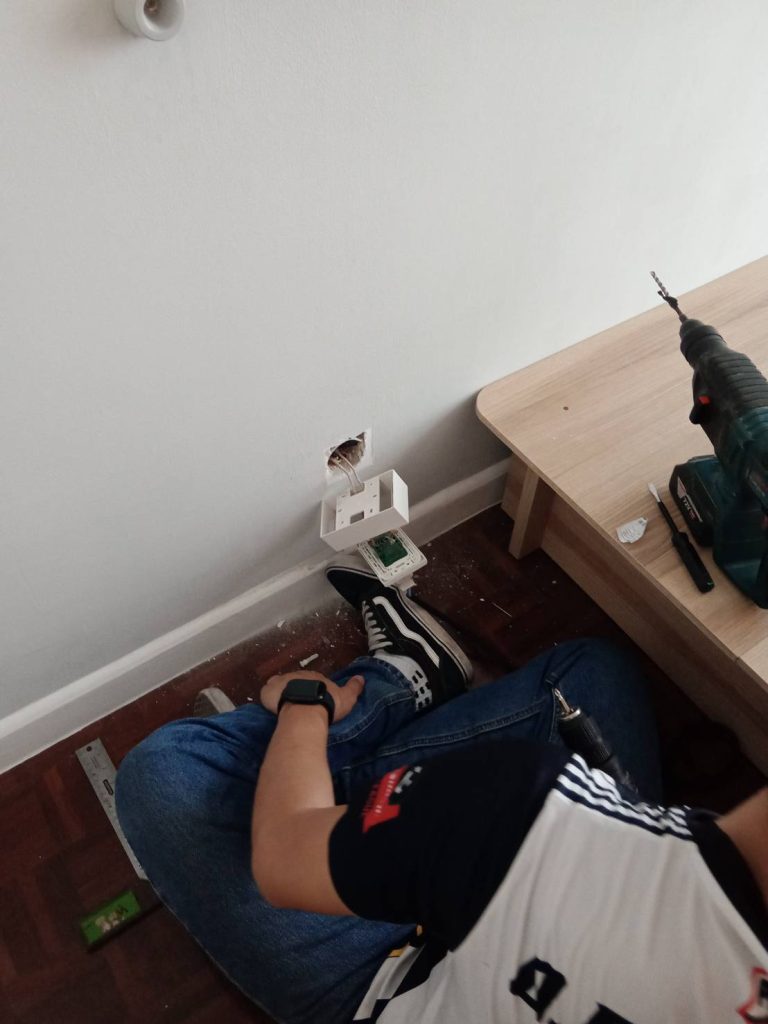 ติดตั้งปลั๊กไฟ