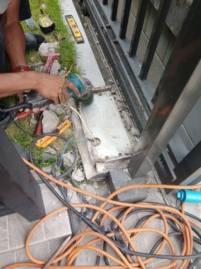 ติดตั้งประตูรีโมท