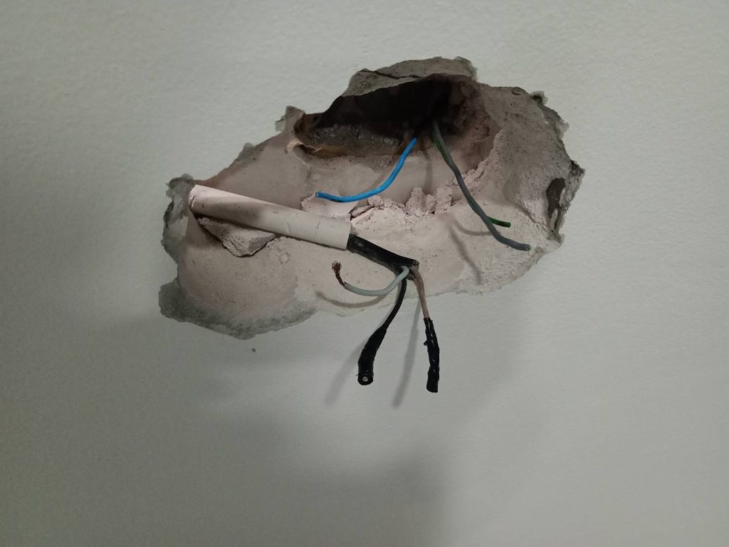 รื้อปลั๊กหาจุดช็อต