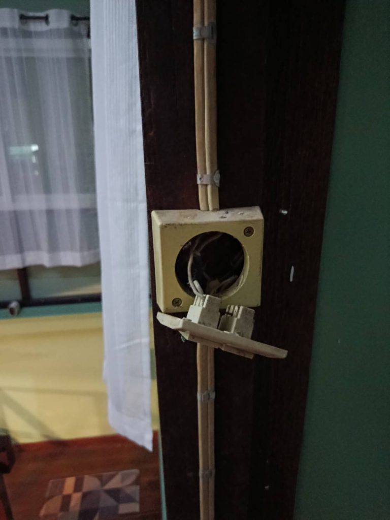 รื้อสวิตช์เช็กสายไฟ