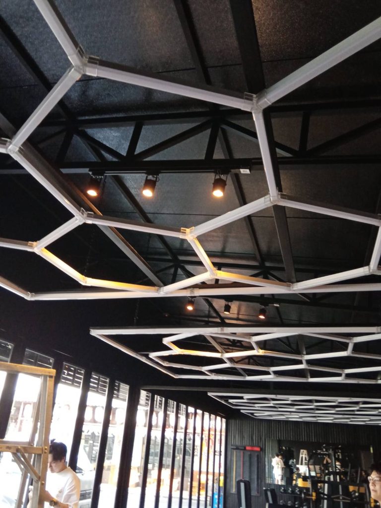 งานติดตั้งหลอดไฟ