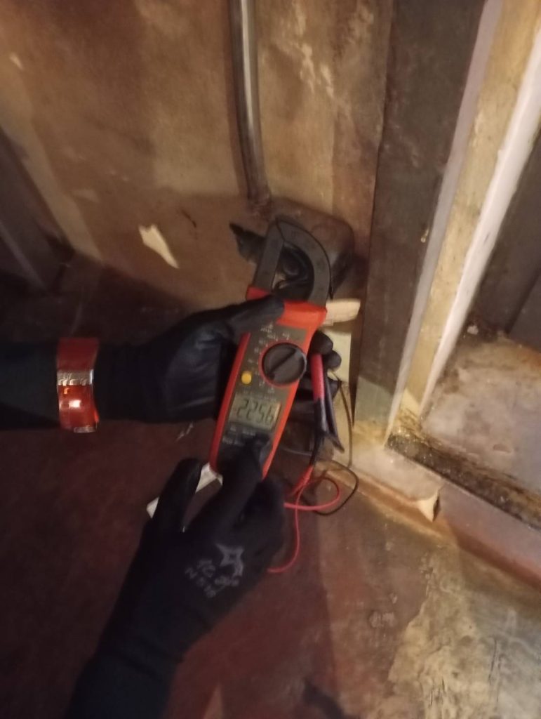 เช็กปลั๊กไฟ