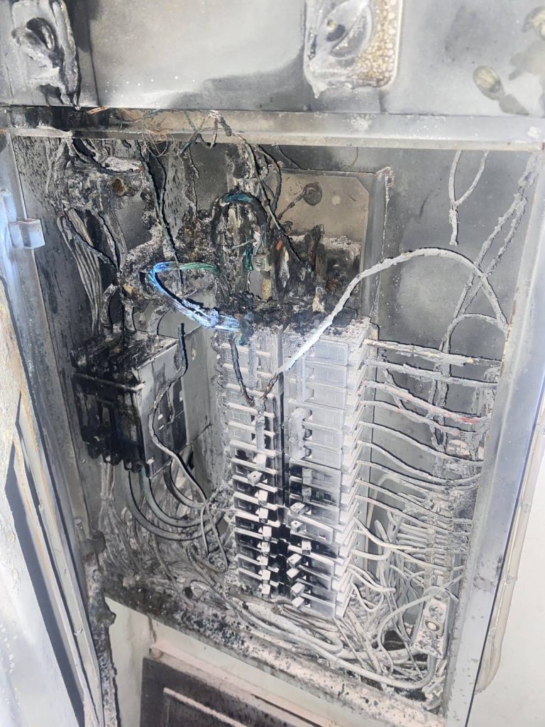 ตู้โหลดเซ็นเตอร์ช็อตไหม้