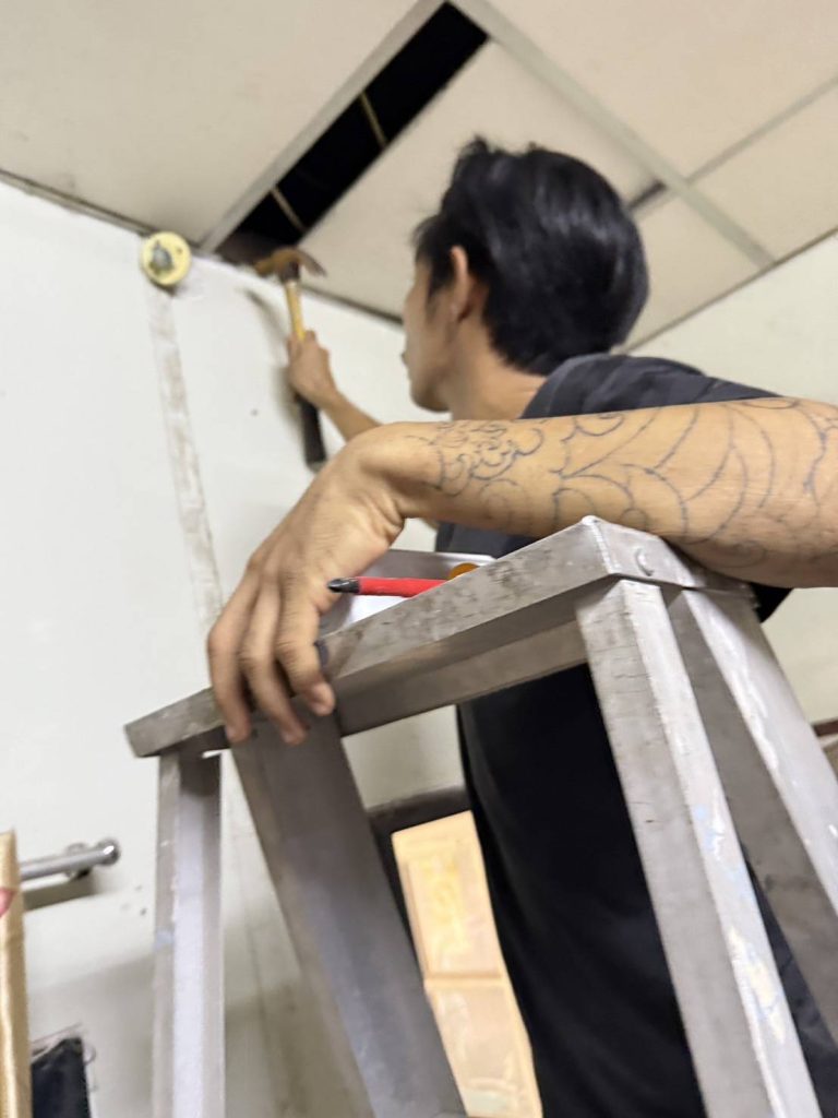 เดินท่อร้อยสายติดตั้งปลั๊ก