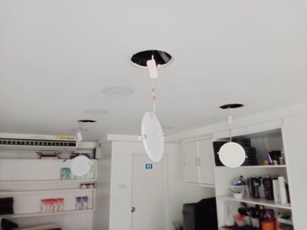 รื้อดาวน์ไลท์เช็กสาย