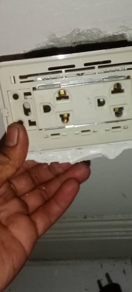 เช็กปลั๊กไฟ