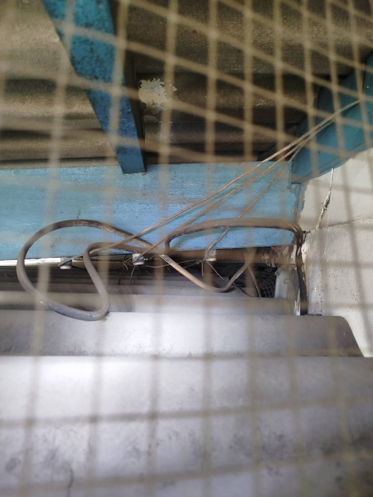 สายไฟเก่าที่มีรอยไหม้