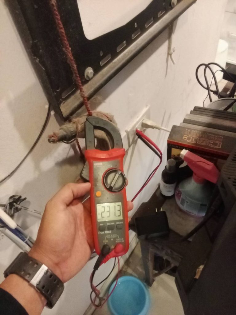 ตรวจเช็กปลั๊กไฟ