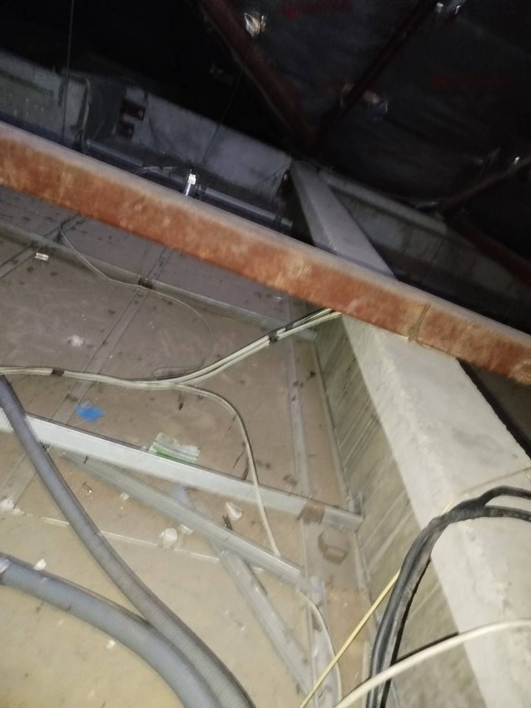 แนวสายไฟบนฝ้า