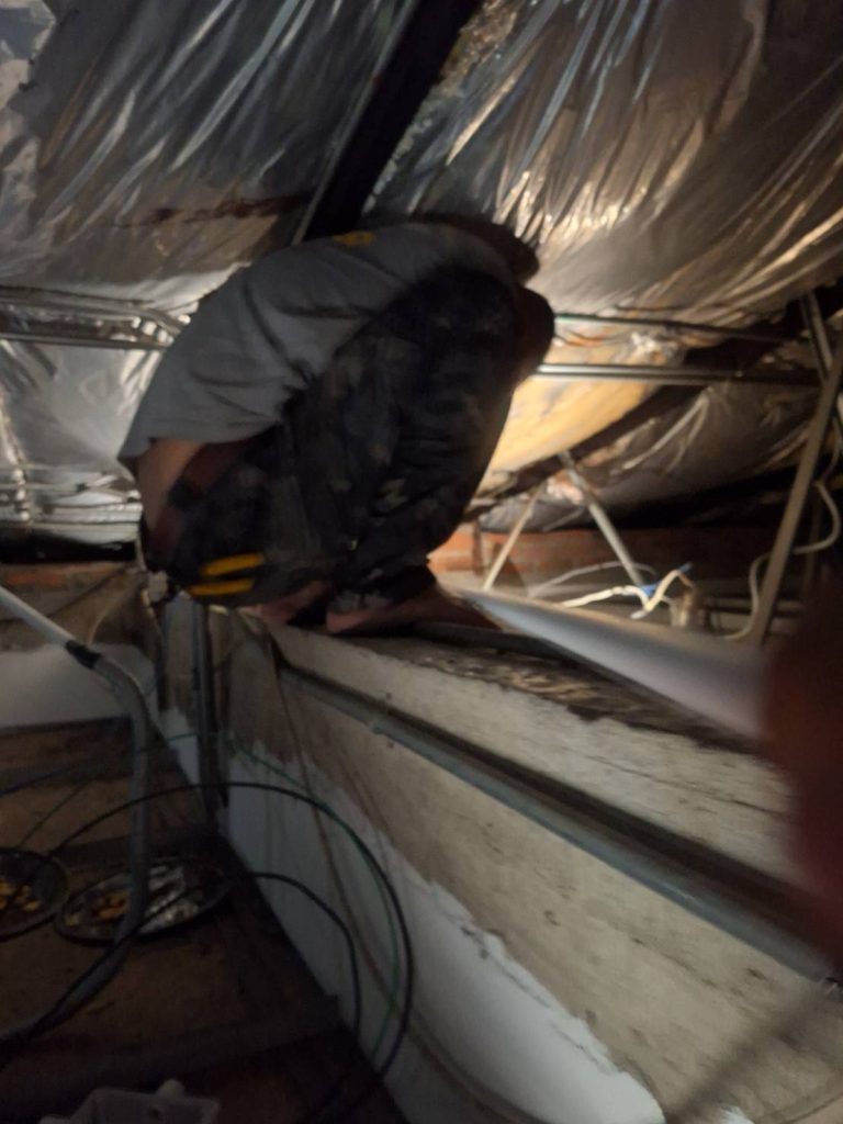 เดินสายไฟบนฝ้า