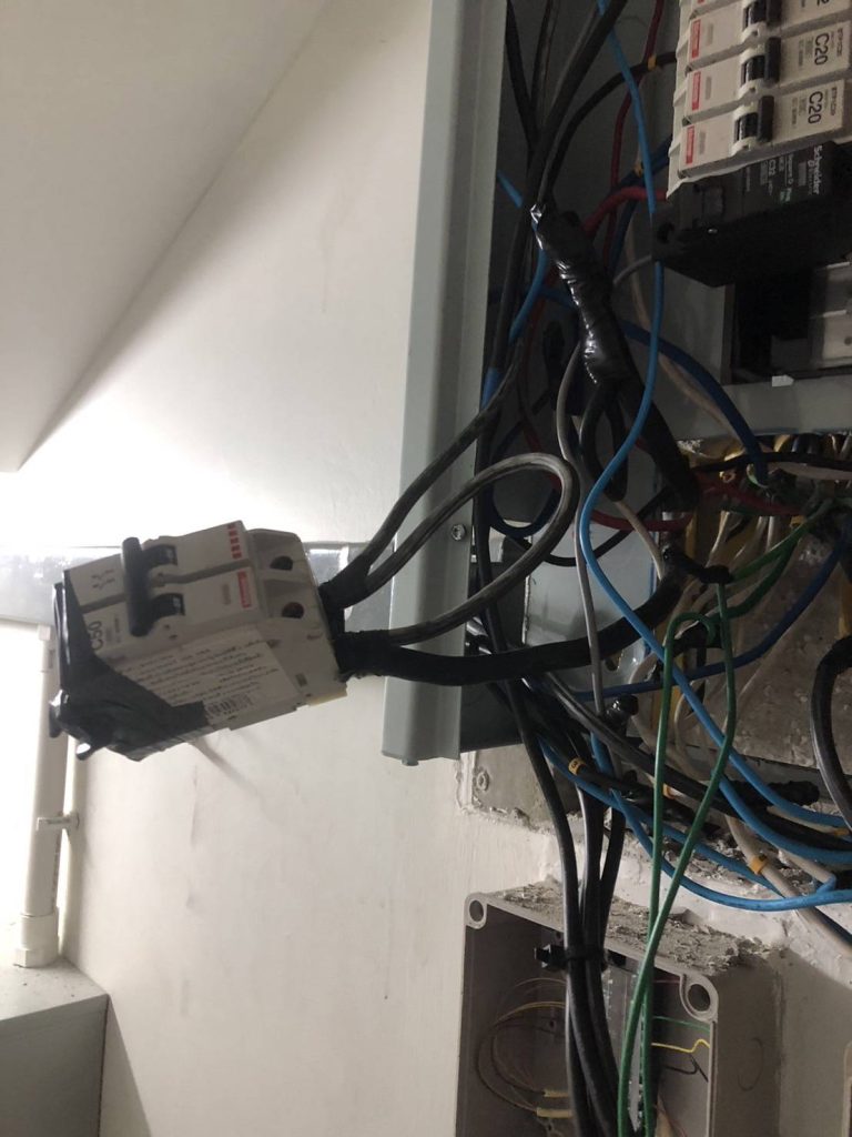 เบรกเกอร์ในตู้โหลดเซ็นเตอร์