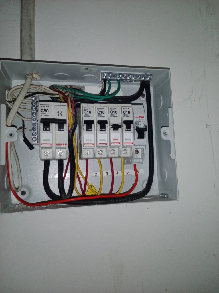 ตู้คอนซูมเมอร์