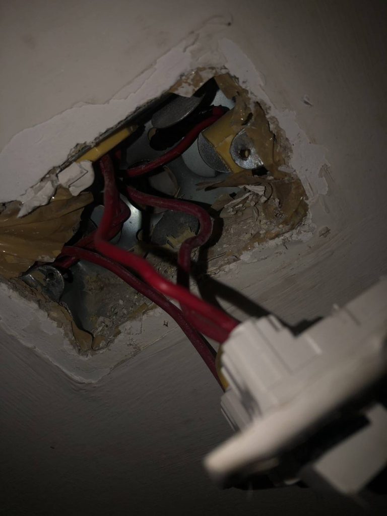 รื้อปลั๊กเช็กสายไฟ