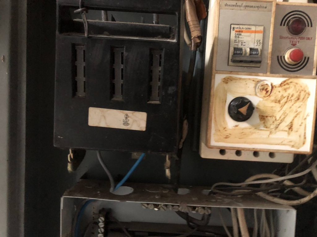 เมนเบรกเกอร์