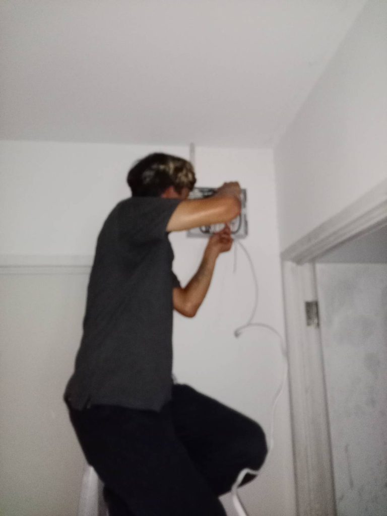 ซ่อมไฟหน้าตู้