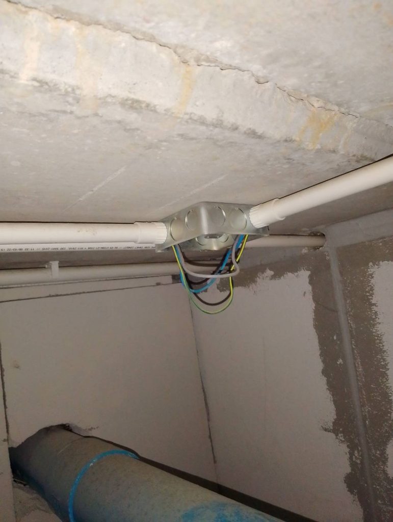 กล่องพักสายไฟ