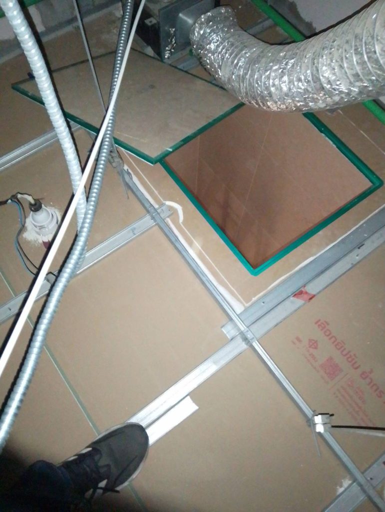 แนวท่อสายไฟบนฝ้า