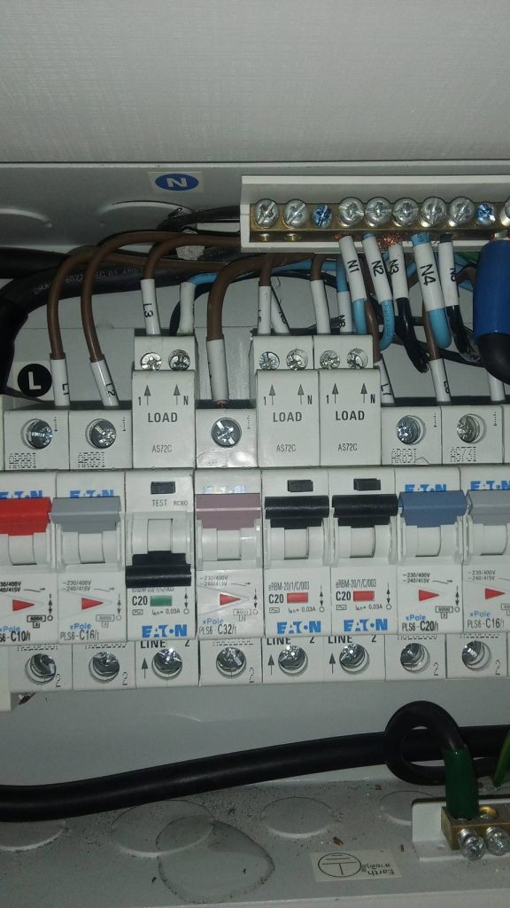 เบรกเกอร์