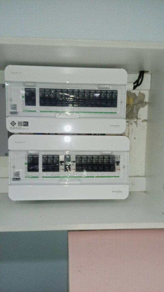 ตู้คอนซูมเมอร์สองชั้น