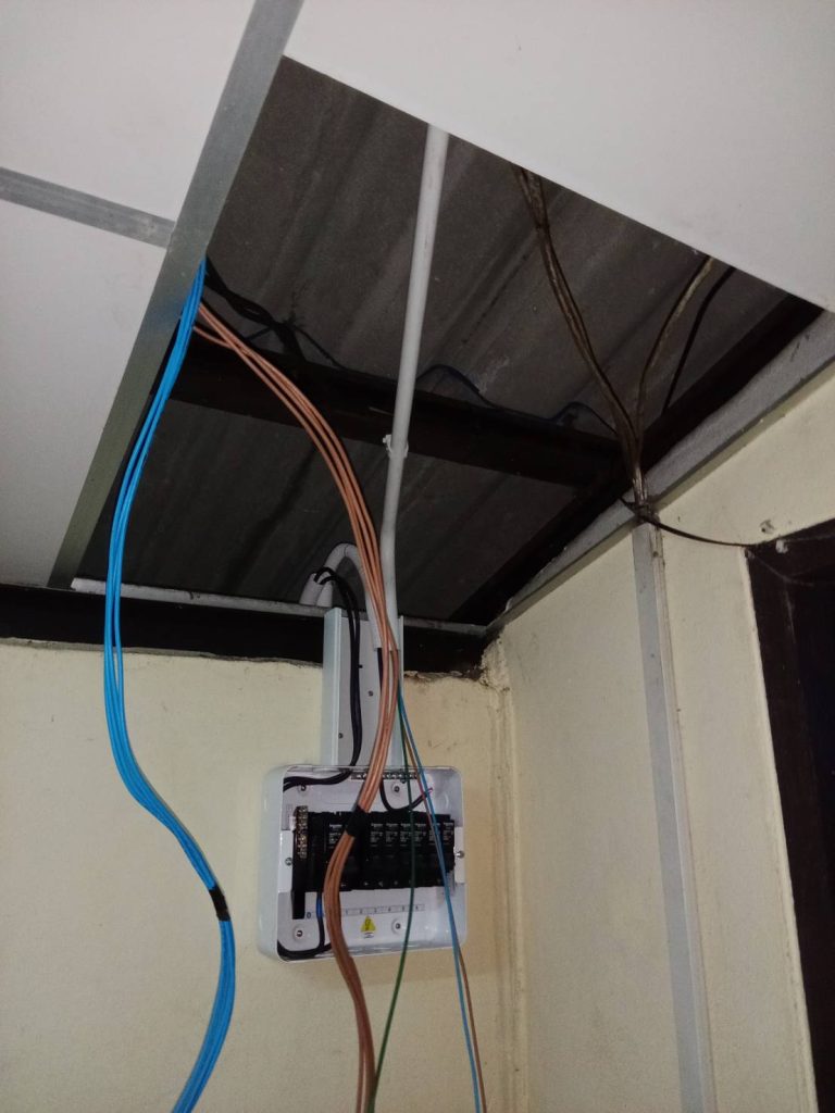 งานเดินท่อร้อยสายติดตั้งตู้คอนซูมเมอร์