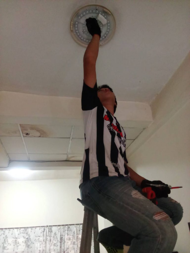 ไฟเพดาน