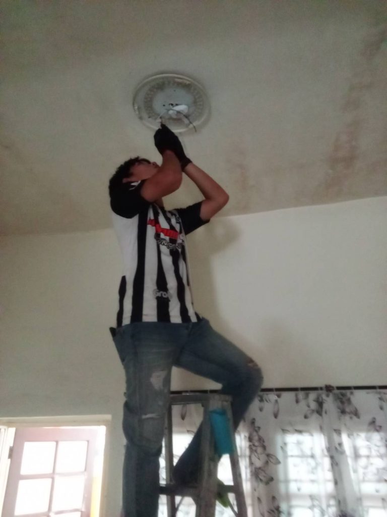 ไฟเพดาน