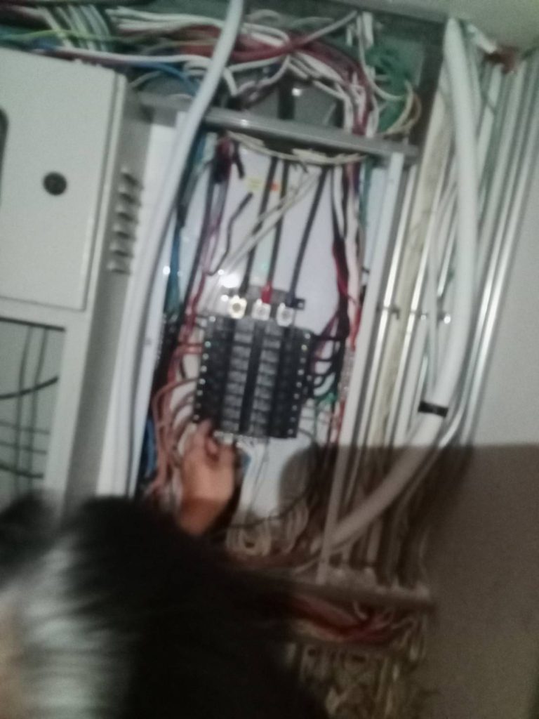 ซ่อมไฟตู้โหลดเซ็นเตอร์