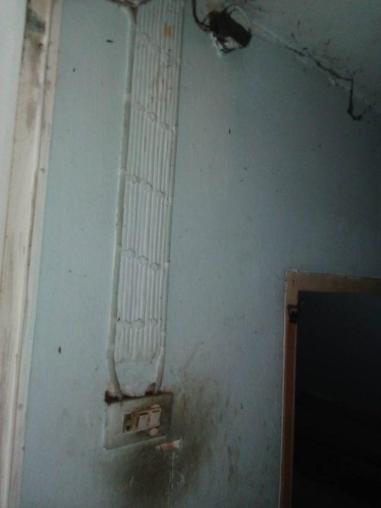 ปลั๊กและสวิตช์เก่า