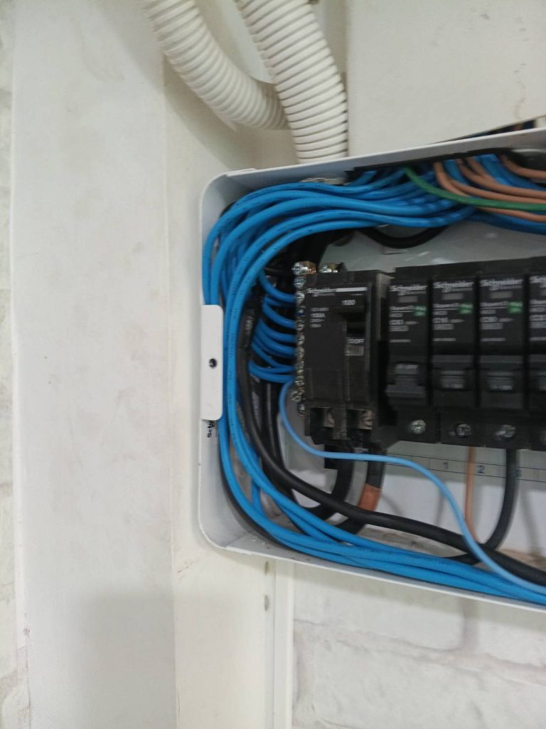 ตู้คอนซูมเมอร์