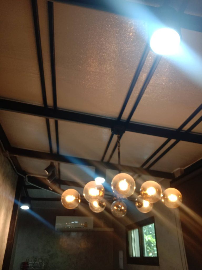 โคมไฟห้อยติดเพดาน