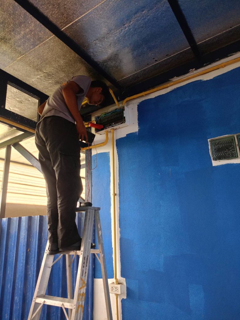 ซ่อมไฟหน้าตู้