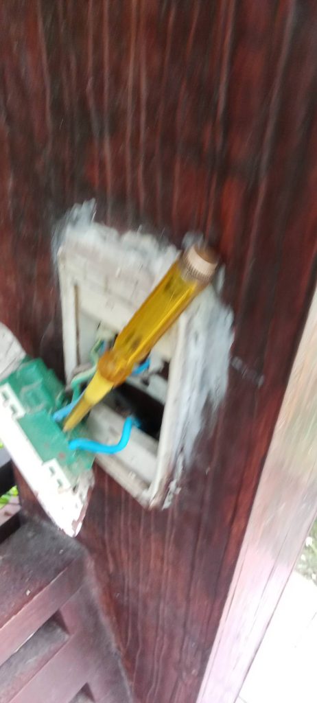 รื้อปลั๊กเช็กไฟ