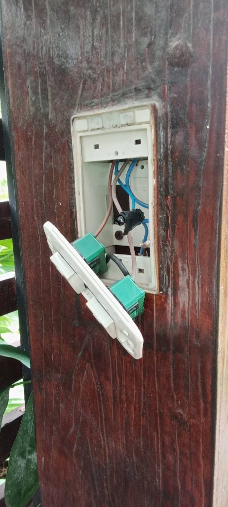 รื้อปลั๊กเช็กสายไฟ