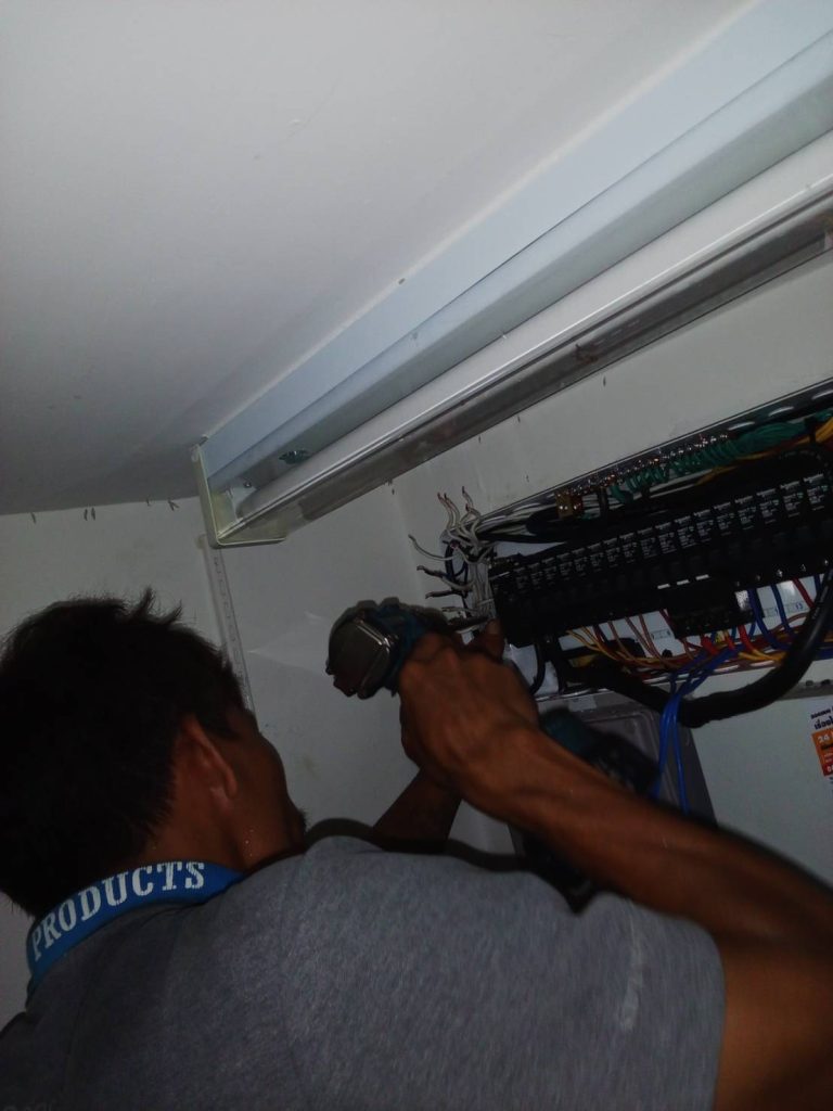 ติดตั้งตู้คอนซูมเมอร์ยูนิต