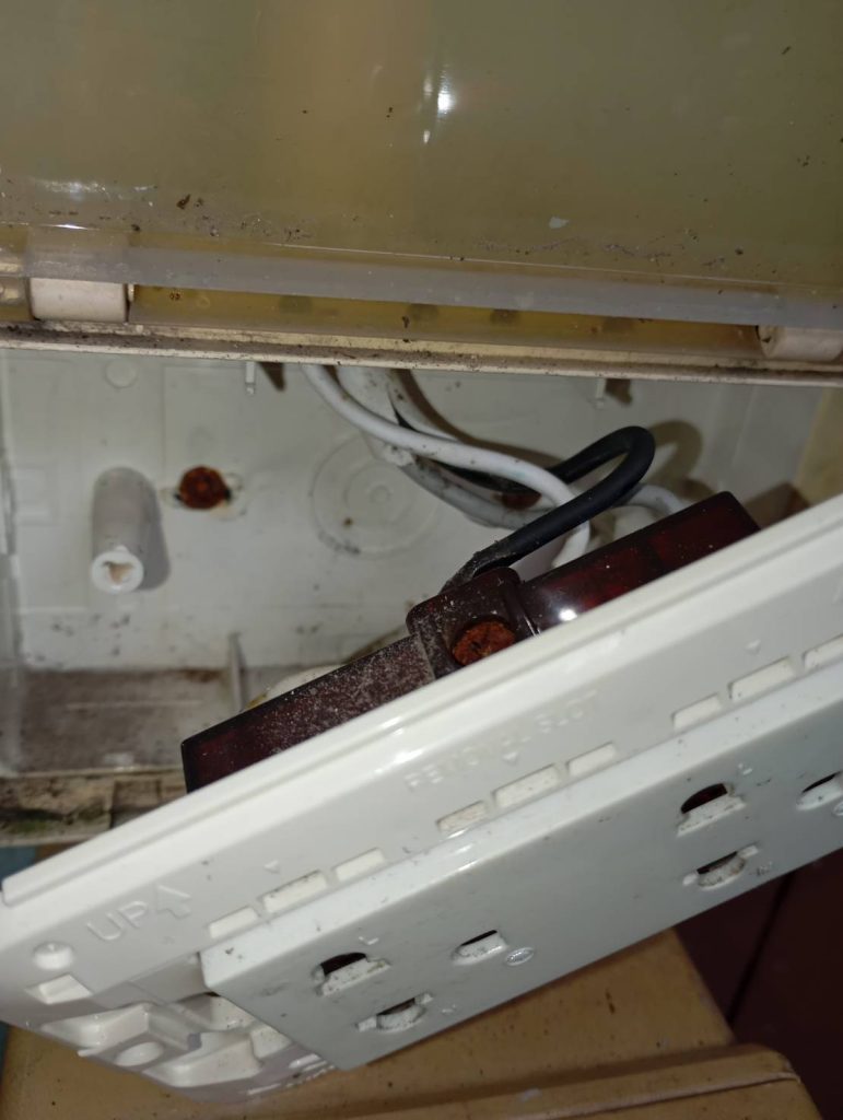 รื้อปลั๊กเช็กสายไฟ