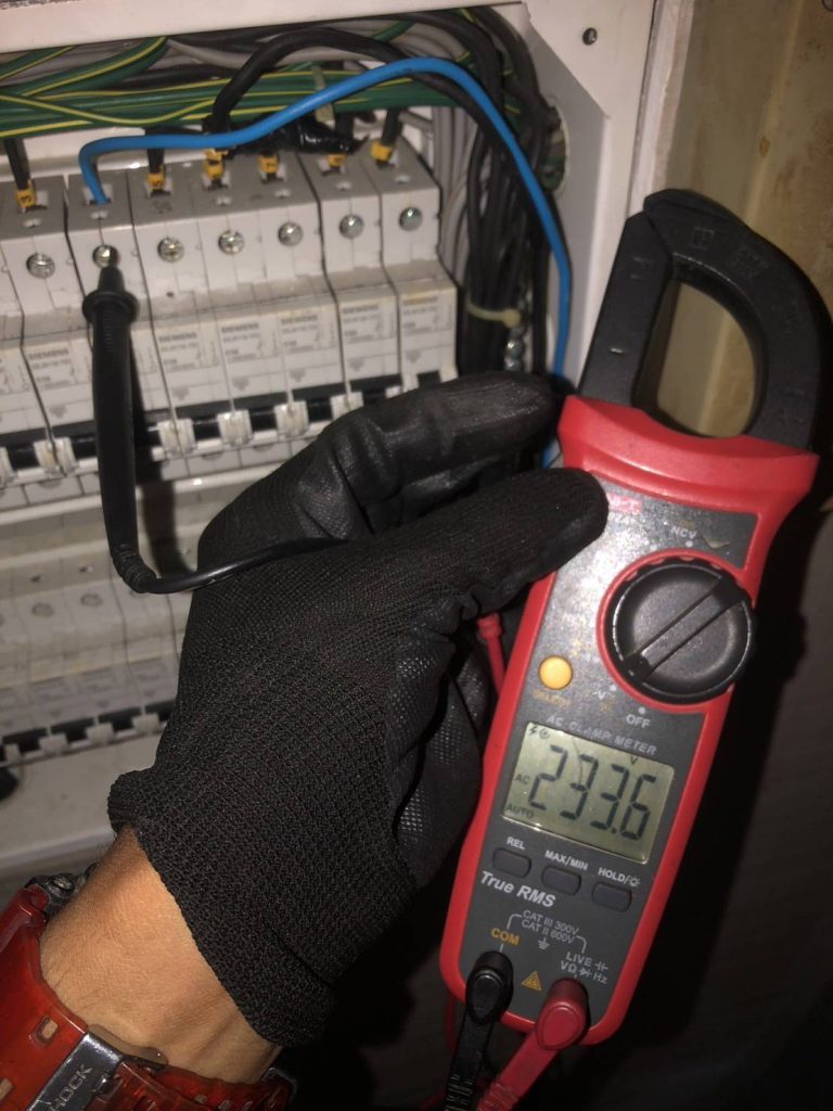 วัดไฟเบรกเกอร์