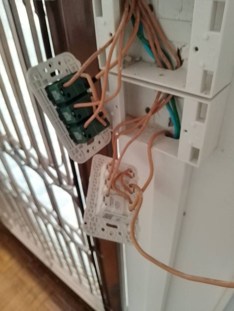 รื้อปลั๊กเช็กสายไฟ