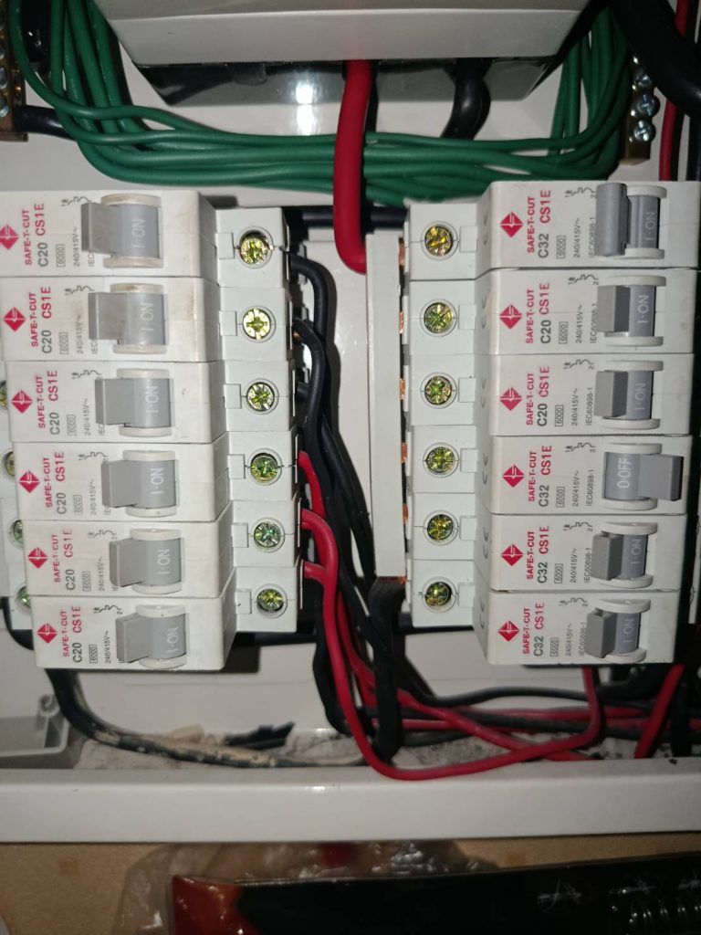 เบรกเกอร์ในตู้โหลดเซ็นเตอร์