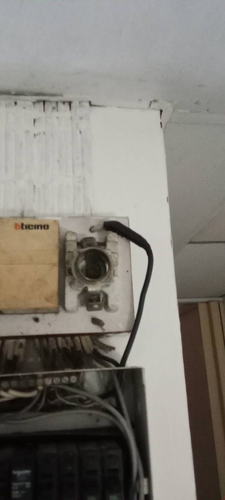 เปลี่ยนสายไฟที่ไหม้