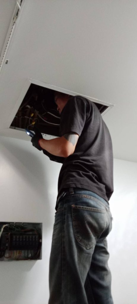 เช็กสายไฟบนฝ้า