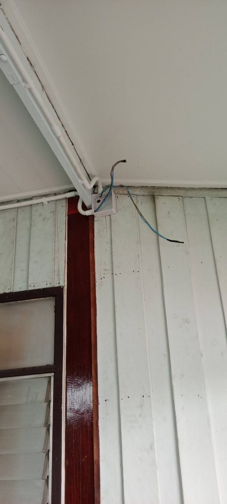 แนวท่อและกล่องพักสายไฟ